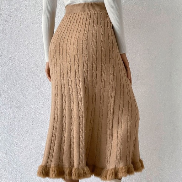 Knit Stretch Beige Fur Trim Skirt - Picture 2 of 9